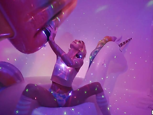 Fantasy sex with lovely dream girl Emma Hix