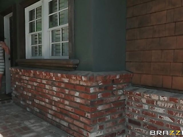 Sex therapist Keiran Lee helps Karmen Karma 