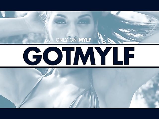 Busty big ass MILF Dana DeArmond gets it on