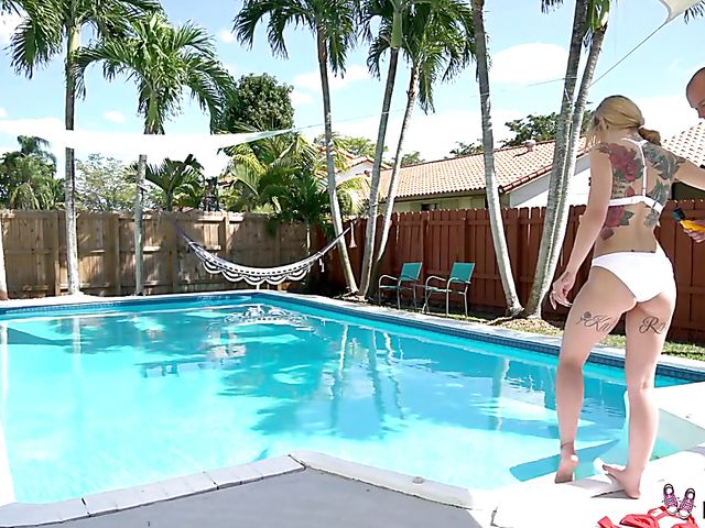 Bikini teen Kali Roses loves that meaty cock