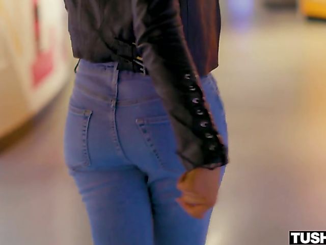 Oil anal with soaking wet blonde Riley Steele