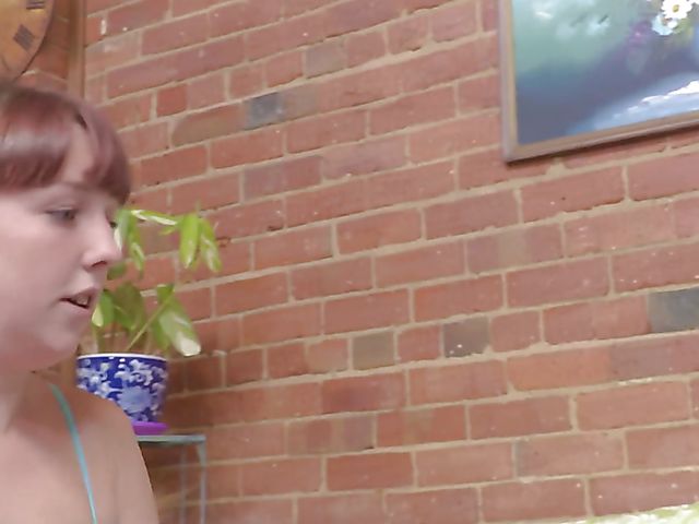 All natural teen yoga girl Nina shows her bush