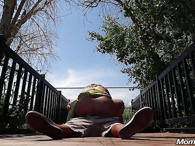 Curvy mom gets nailed outdoors in the middle of the summer