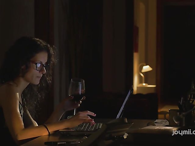 Leanna Sweet - Couple kissing and fucking late at night