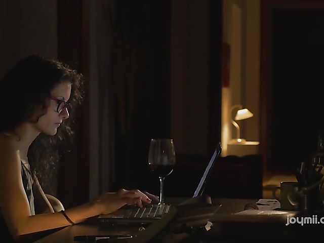 Leanna Sweet - Couple kissing and fucking late at night