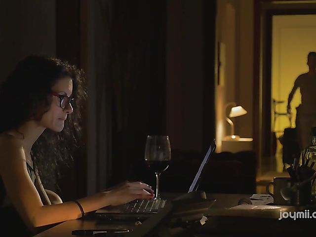 Leanna Sweet - Couple kissing and fucking late at night