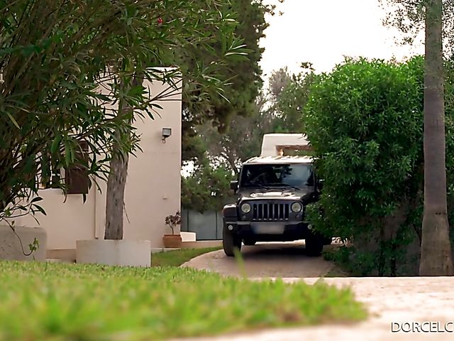 Claire Castel - Pretty babe anal on vacation