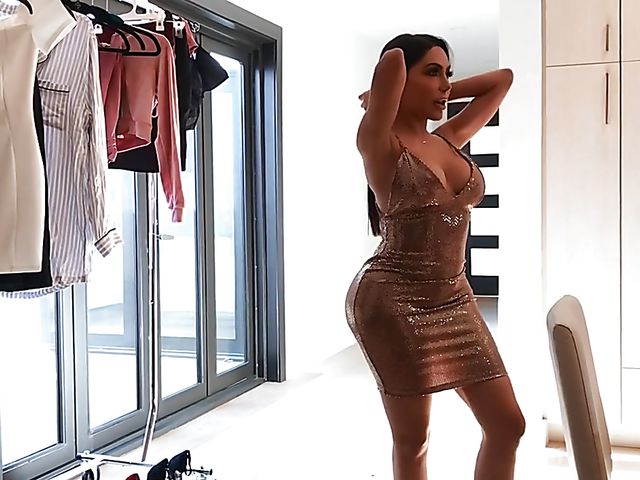 Bubble butt MILF Lela Star is horny as fuck