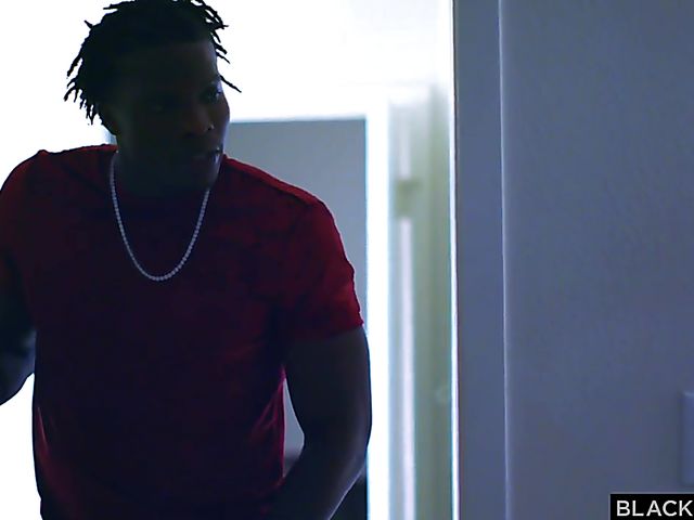 Interracial MMF action with sweet white babe Jill Kassidy