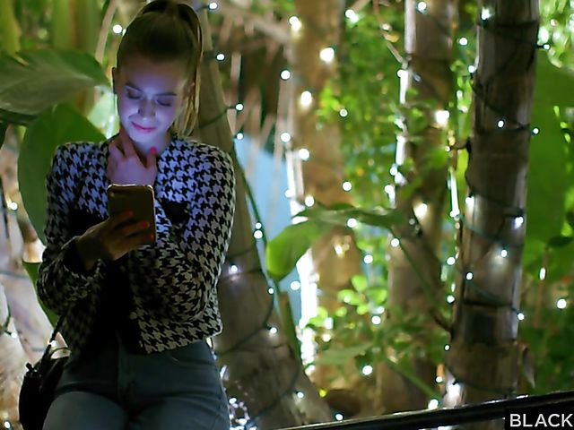 Interracial MMF action with sweet white babe Jill Kassidy