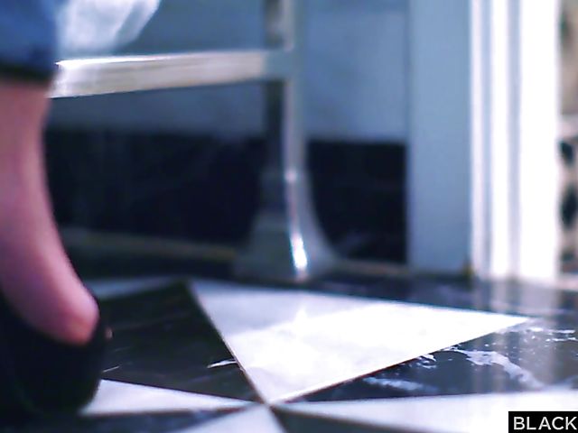 Interracial MMF action with sweet white babe Jill Kassidy