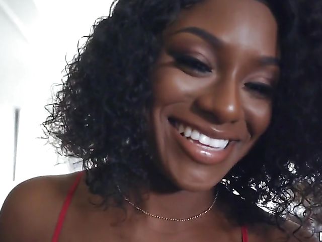 Hot ebony hairdresser Evi Rei is sexable