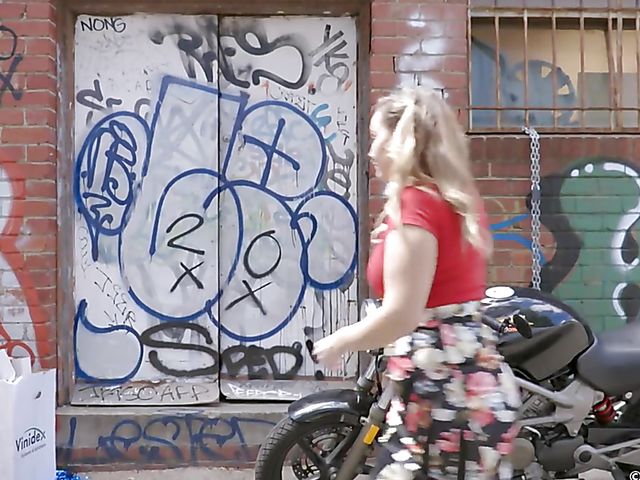 Big natural tits lesbian girls Tweedy and Willow