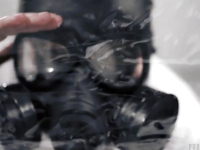 Maya Kendrick gets cum in pussy in a pod 