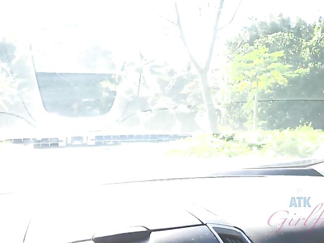 Carmen Rae - Girlfriend feet and pussy exposed in the car