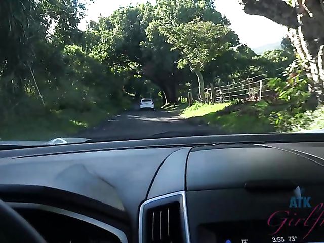 Carmen Rae - Girlfriend feet and pussy exposed in the car