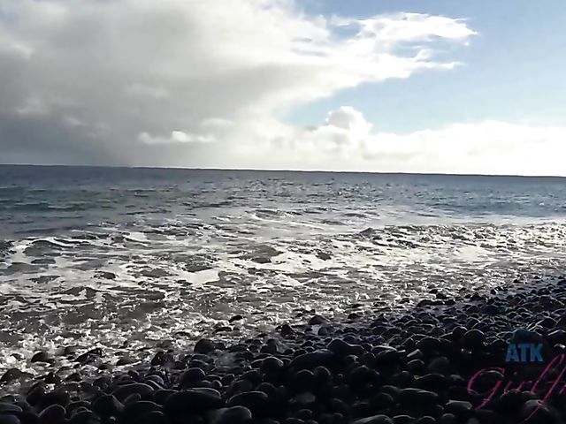 Carmen Rae - Girlfriend feet and pussy exposed in the car