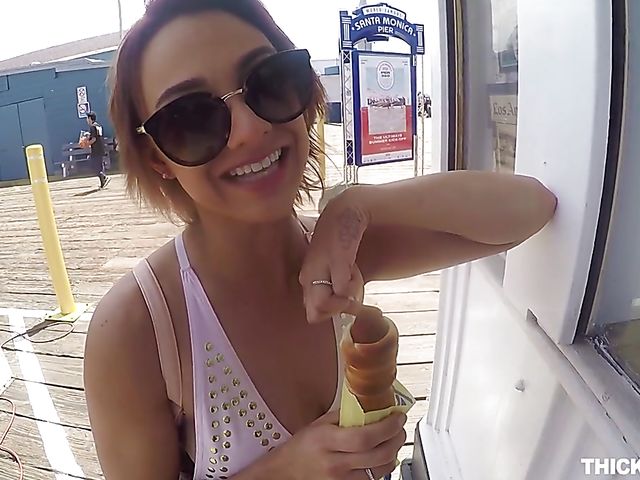 Big butt girl Maria Jade gets down and dirty