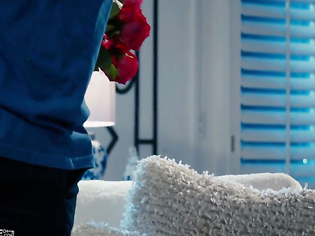 Big tit Jessa Rhodes gets banged on the couch