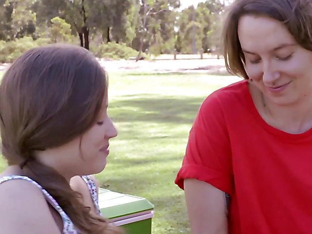 Bushy aussie lesbians Amber Leigh and Kit Bauer