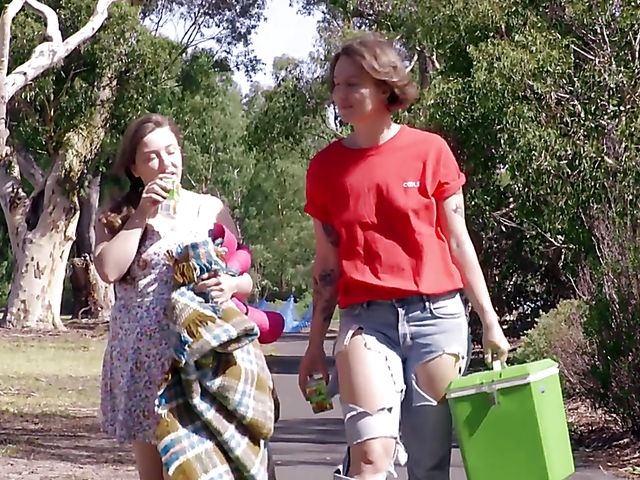 Bushy aussie lesbians Amber Leigh and Kit Bauer