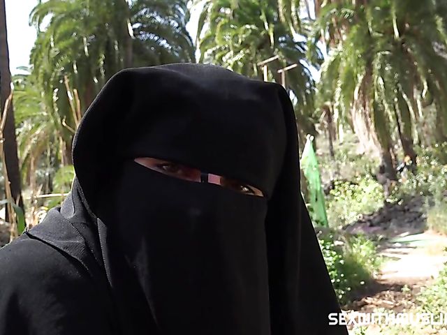 Hijab sex in the outdoors with Elena Vega
