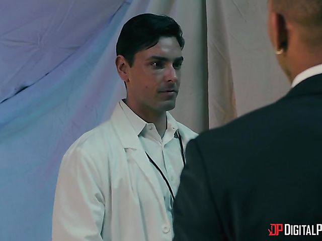 General Tommy Gunn fucks fake tits alien Tia Cyrus 