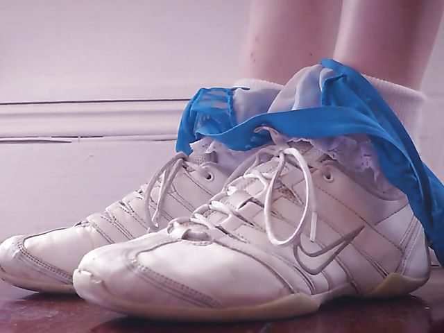 Masturbation solo in the middle of the day with Luci Q