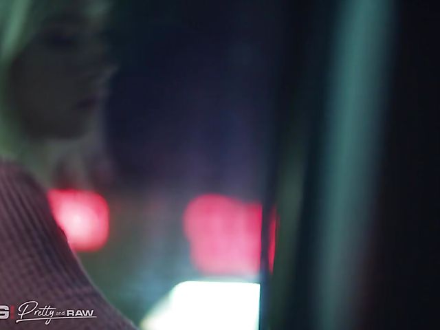 Very hard fuck with blonde Khloe Kapri