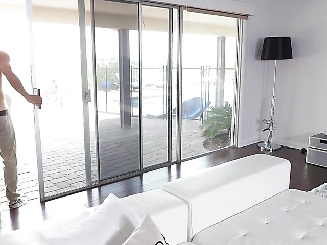 Fake tits MILF Melissa Lynn is super horny