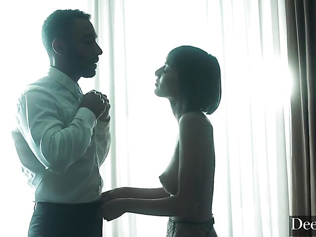 Smoking beauty with perky tits Janice Griffith gets what she wants