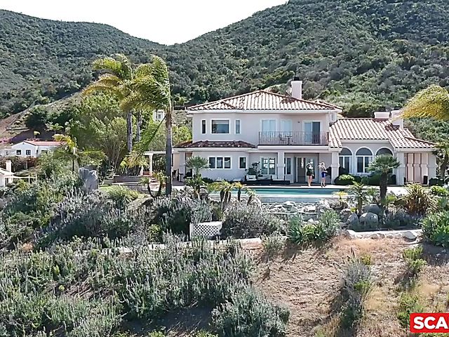 MILF threesome with busty Brandi Love and Olivia Austin