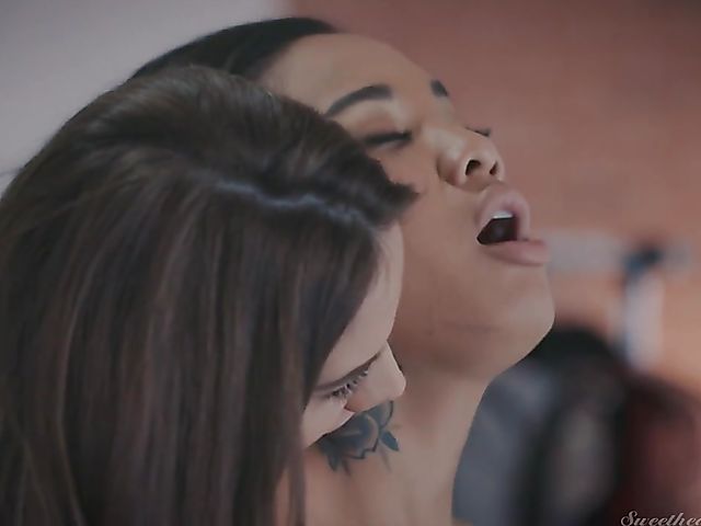 Lesbian mom Chanel Preston loves Honey Gold's exotic pussy