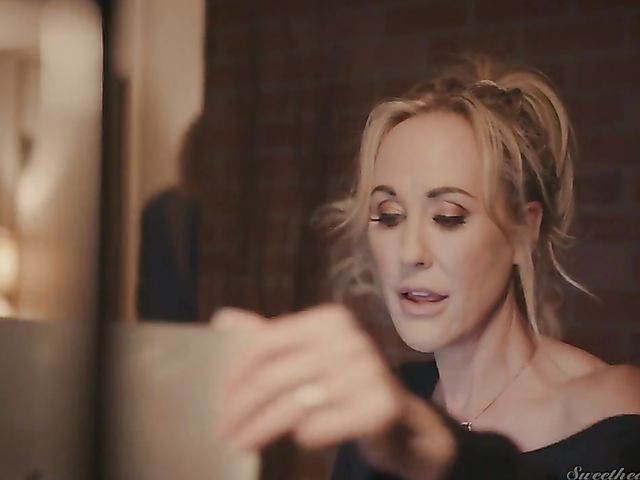 Lesbian mom Chanel Preston loves Honey Gold's exotic pussy