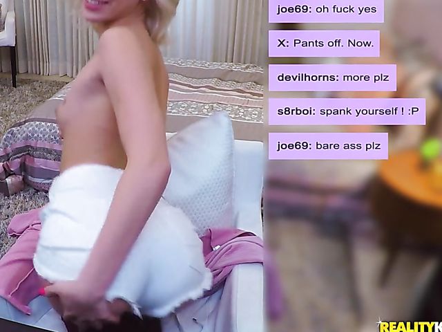 Lesbian teen Kiara Cole gets attacked by tattooed Bonnie Rotten 