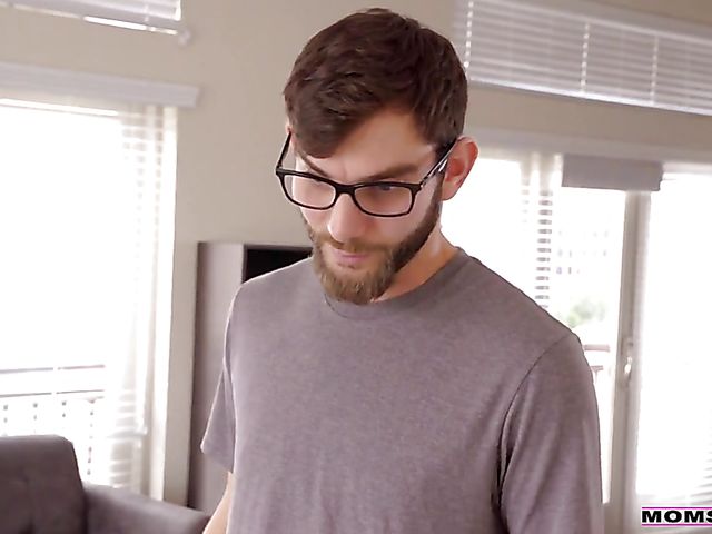 Mom and teen 3some with Gina Valentina and Reagan Foxx