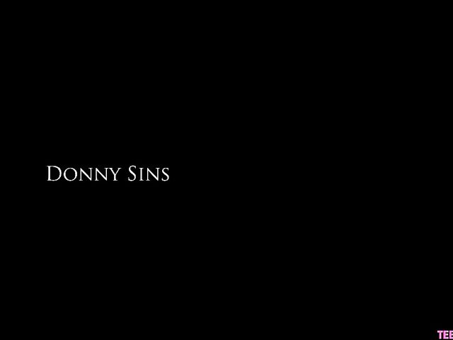 Teen slut Chloe Cherry loves that exotic cock