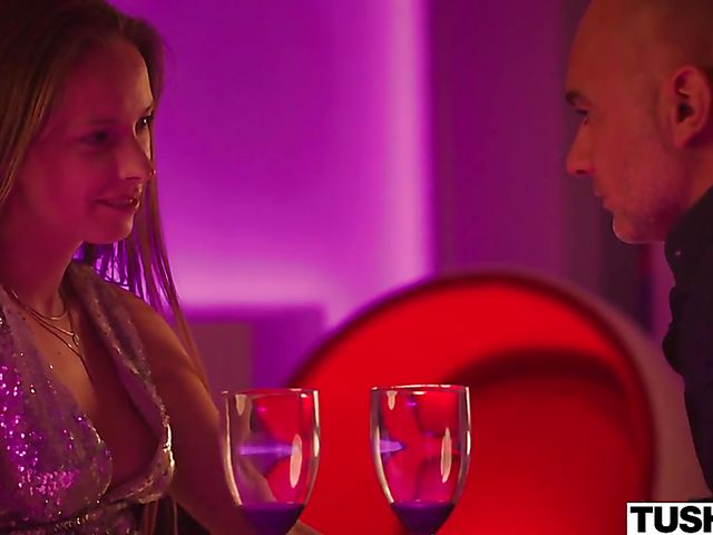 Anal sex with slender bikini model Kinuski 