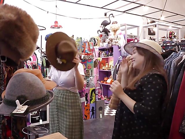 Chubby lesbians Amber Leigh and Tweedy are hungry for pussy