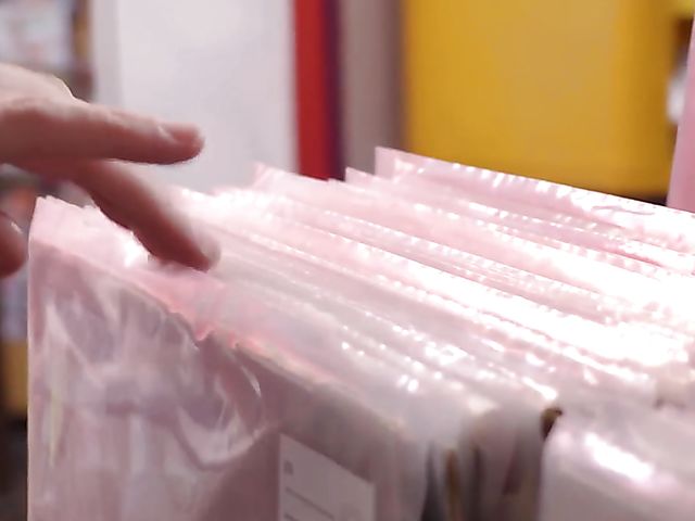 Chubby lesbians Amber Leigh and Tweedy are hungry for pussy