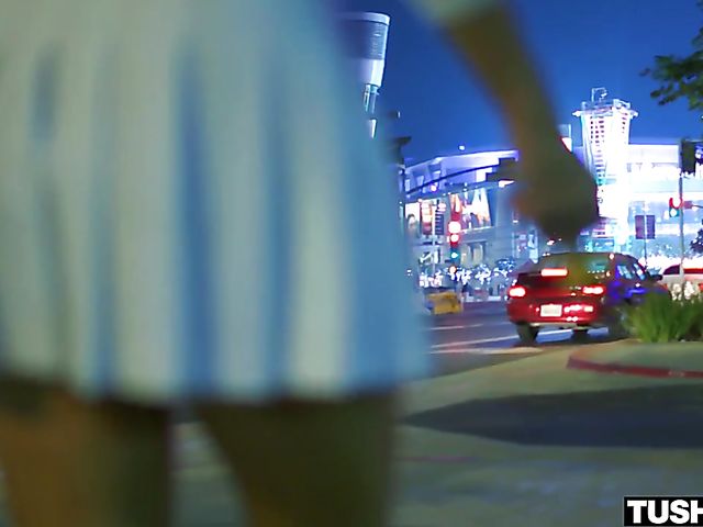 Young anal fanatic Naomi Swann gets drilled