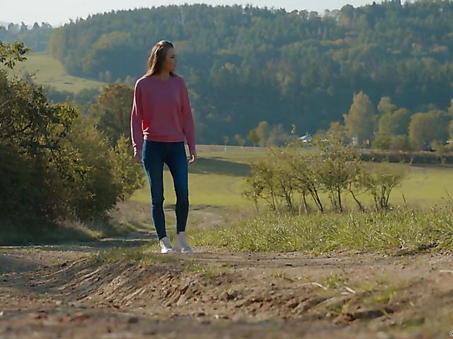 Interracial massage with skinny Cindy Shine and hung Joss Lescaf