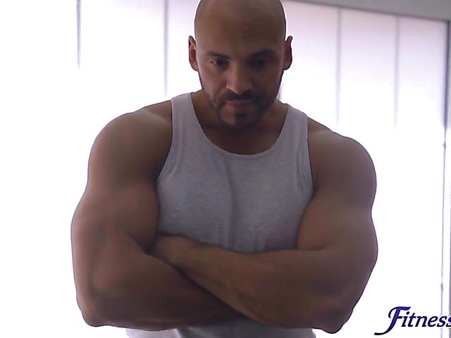 Gym threesome with fit babes Josephine Jackson and Katy Rose