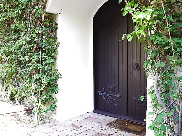 Doing wild things with young brunette Rosalyn Sphinx 