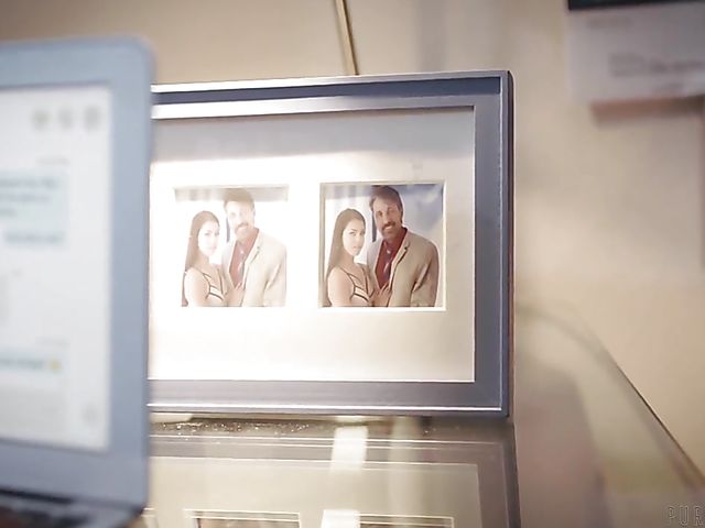 Steve Holmes anal fucks young and beautiful Keira Croft