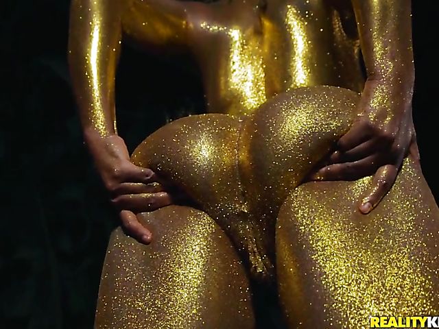 Sex in the pool at night with curvy ebony Rylee Foxxx