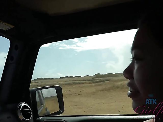 Asian girlfriend Vina Sky shows her coochie in the car