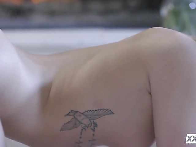 Thin blonde beauty Emma Hix gets banged after bath 