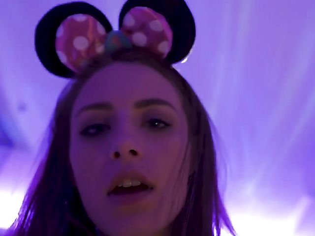 Beautiful teen Kyler Quinn hypnotizing her stepdaddy