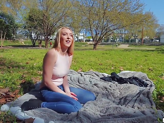 Public sex in the park with Ukrainian girl Amaris 